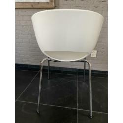 4 witte strakke stoelen