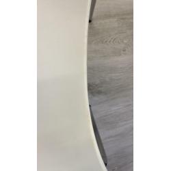 4 witte strakke stoelen