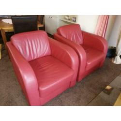 Rood leren 2 zitsbank met 2 bijpassende fauteuils