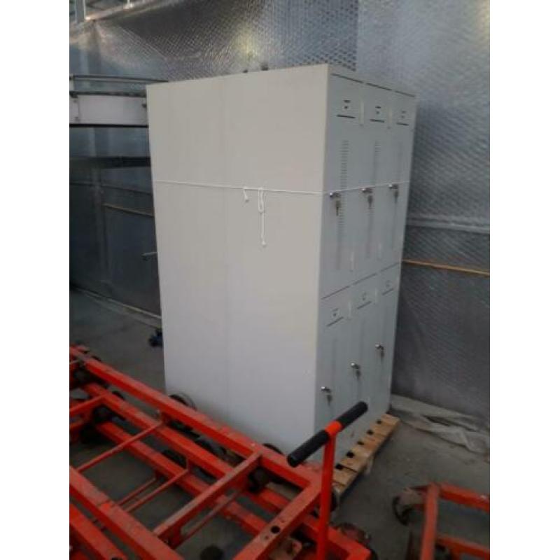 Locker voor kleding speelgoed gereedschap incl sleutels.