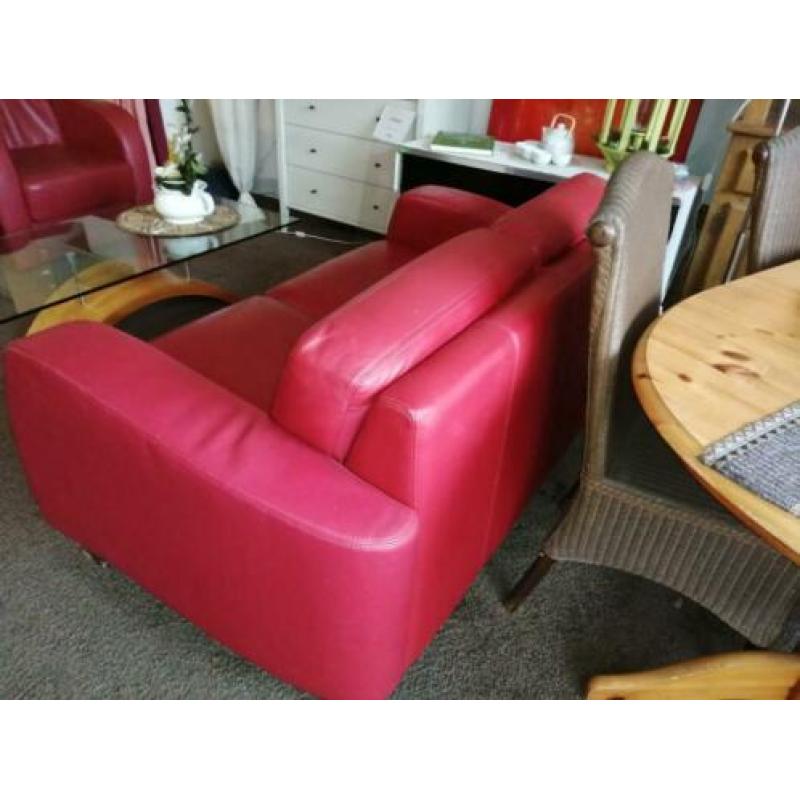 Rood leren 2 zitsbank met 2 bijpassende fauteuils