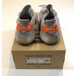 Yeezy Boost 350 v2 Tail Light maat 41 1/3