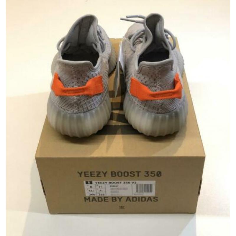Yeezy Boost 350 v2 Tail Light maat 41 1/3