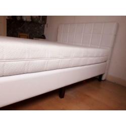 Zeer goede staat complete boxspring (140x200 cm)