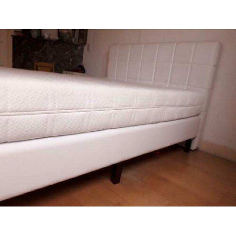 Zeer goede staat complete boxspring (140x200 cm)