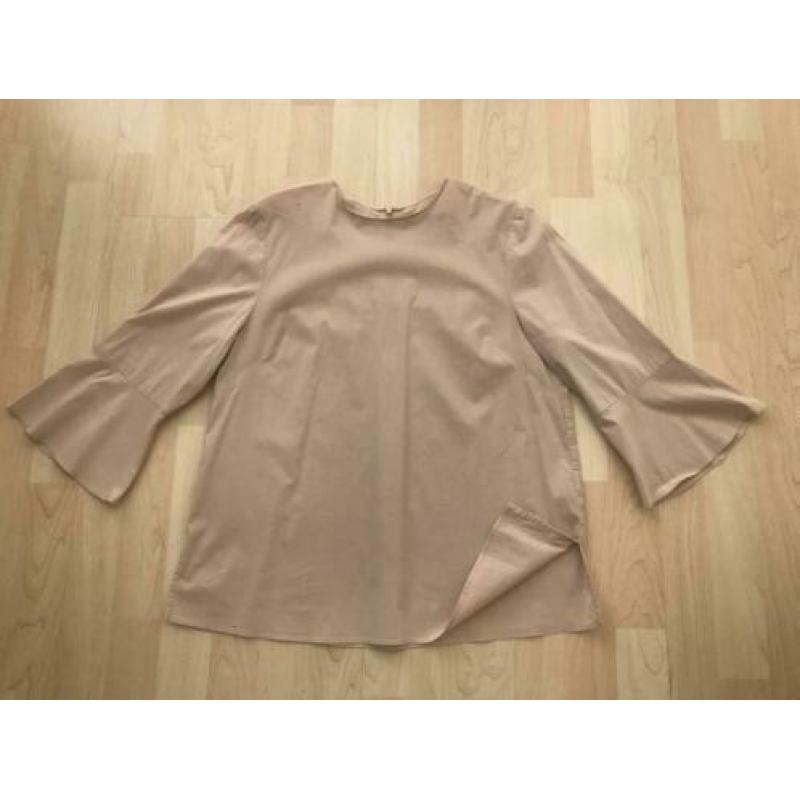 Zara - Beige top met trompet mouwen maat M