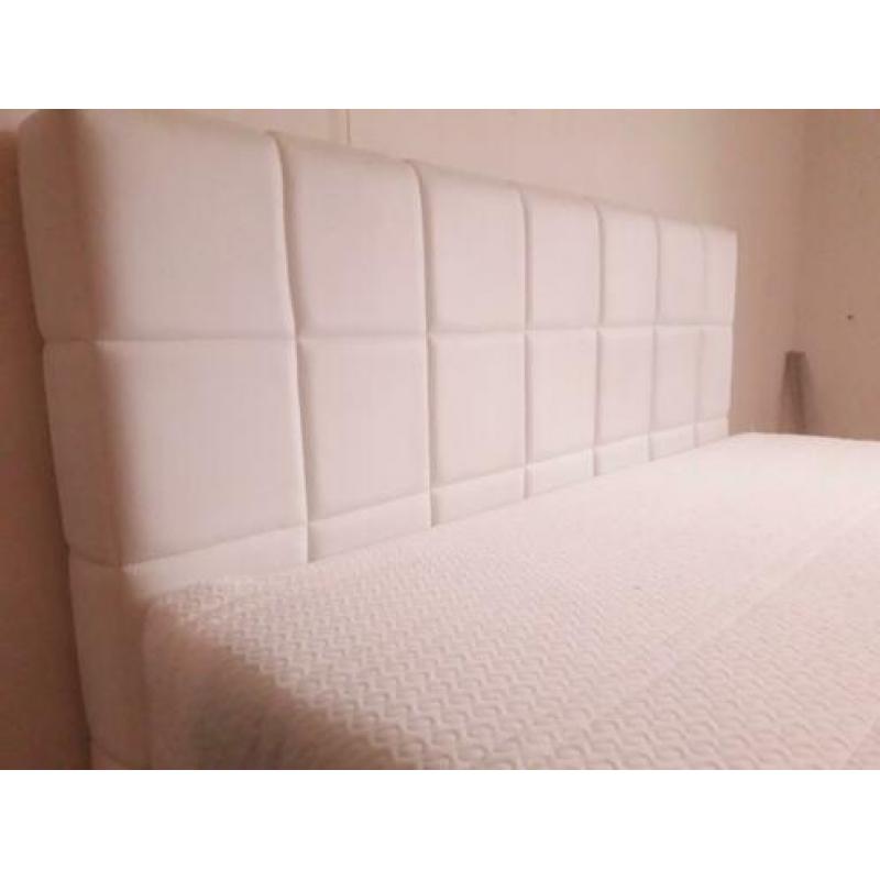 Zeer goede staat complete boxspring (140x200 cm)