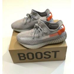 Yeezy Boost 350 v2 Tail Light maat 41 1/3