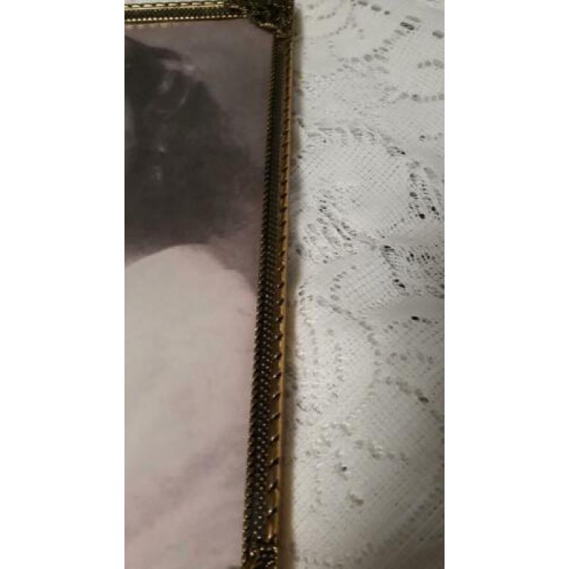 Oude fotolijst met bolglas