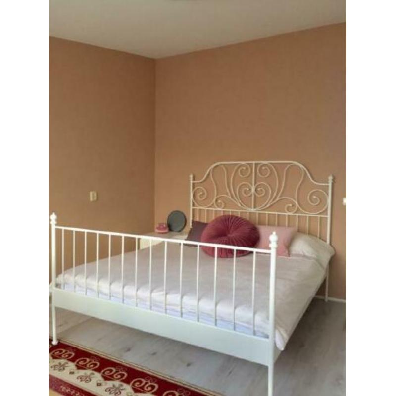 Bed Leirvik Ikea 160x200 wit incl. matras en lattenbodem