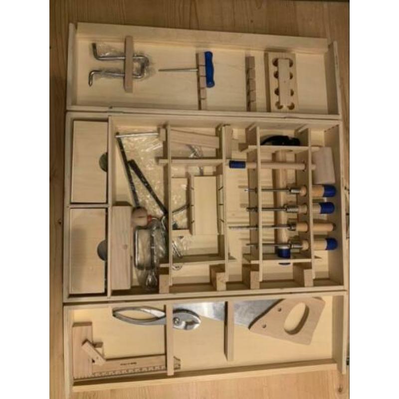 Houten gereedschapskist met veel gereedschap voor kids
