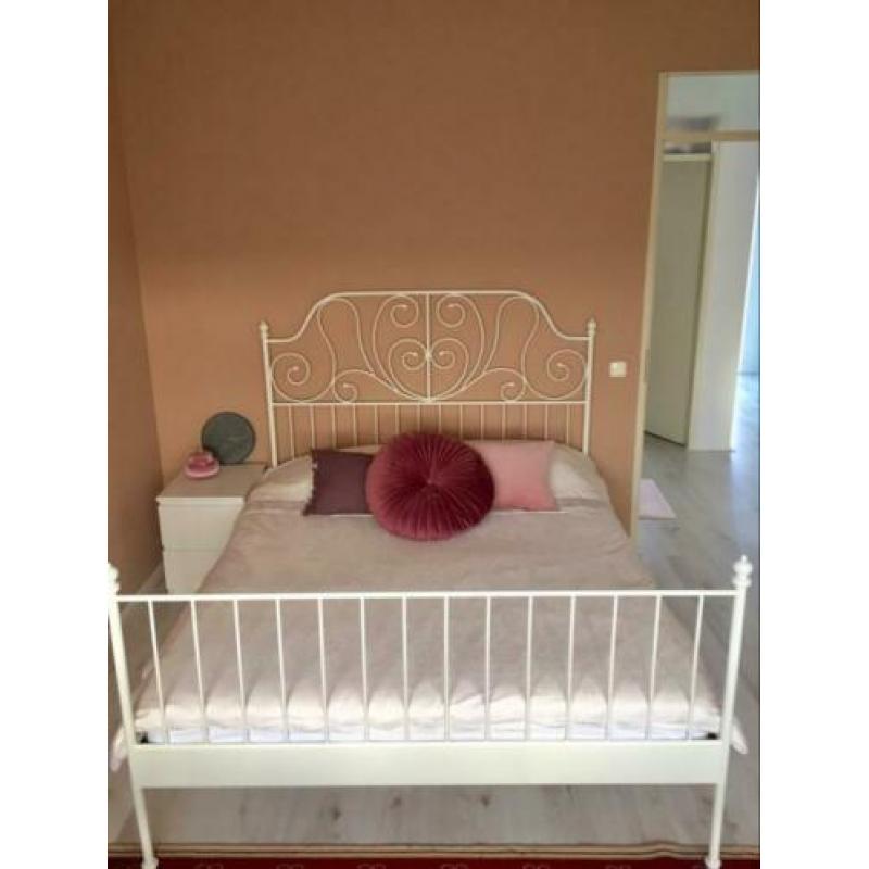 Bed Leirvik Ikea 160x200 wit incl. matras en lattenbodem