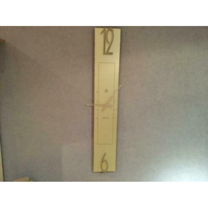 Desingklok, komt uit Italië is een kleinstukje glas af