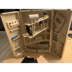 Houten gereedschapskist met veel gereedschap voor kids