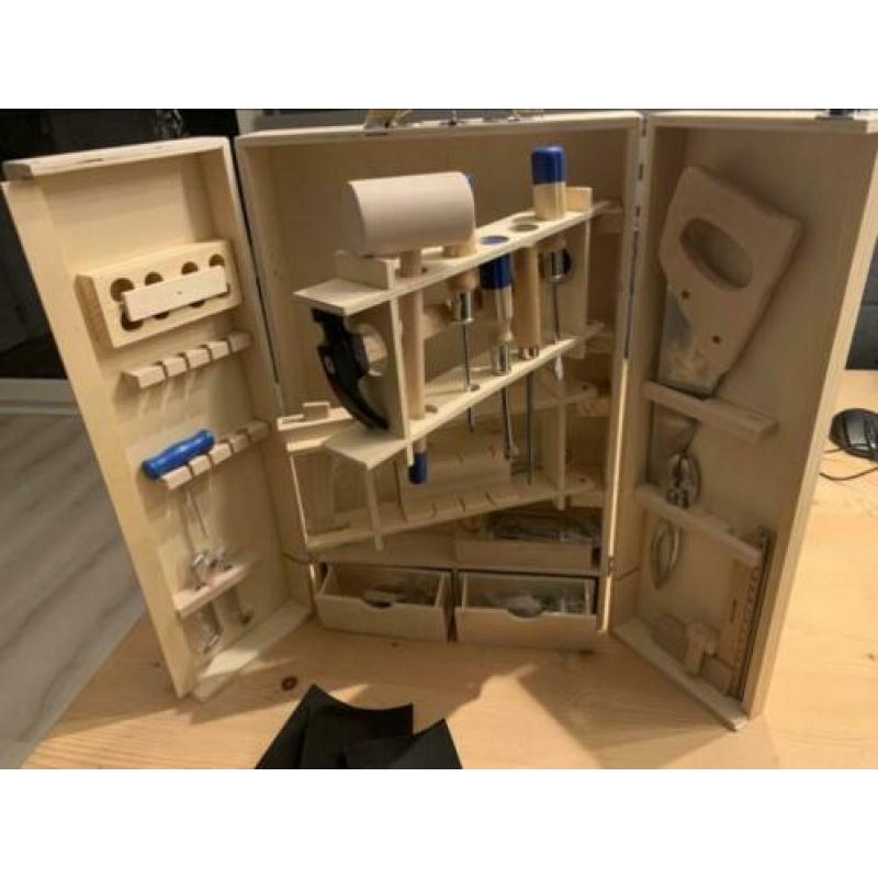 Houten gereedschapskist met veel gereedschap voor kids