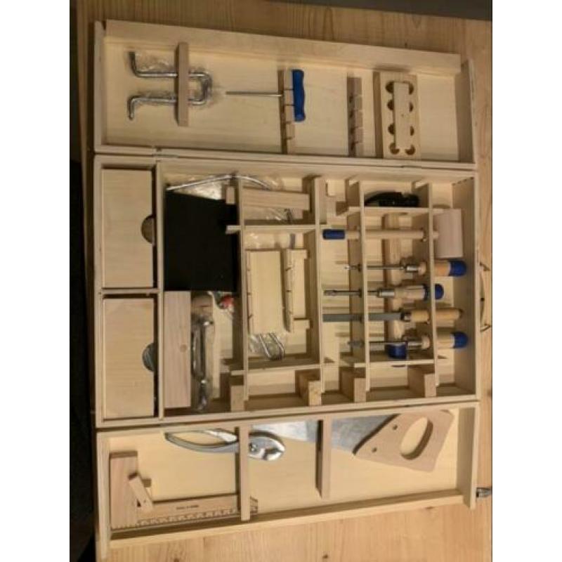 Houten gereedschapskist met veel gereedschap voor kids
