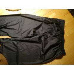 Nieuw! Regenpak in tasje. Jas L broek M