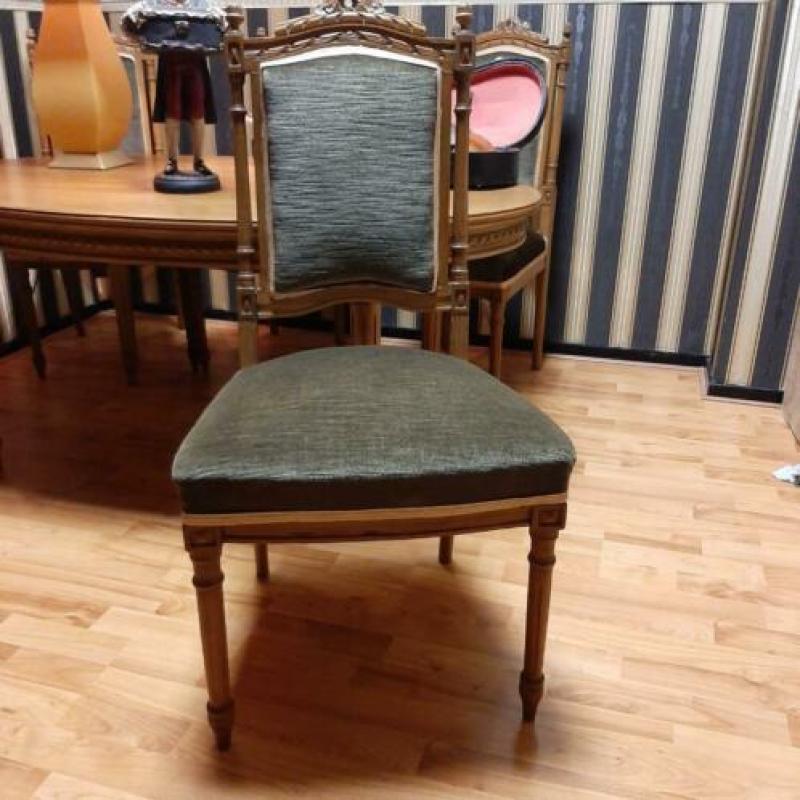 Lodewijk de 14e 4 stoelen 1fauteuil en salontafel