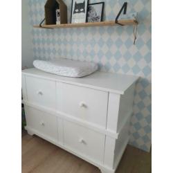 Prachtige, zeer ruime commode van het merk Timzowood.