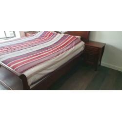 Massief houten bed 180 x 200cm met 2 nachtkastjes