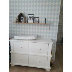 Prachtige, zeer ruime commode van het merk Timzowood.