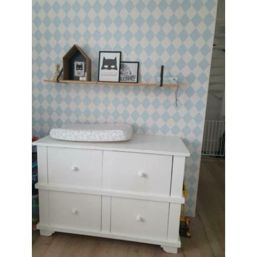 Prachtige, zeer ruime commode van het merk Timzowood.