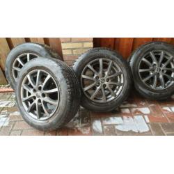Borbet Velgen Renault grijs zwart banden 195/65-15