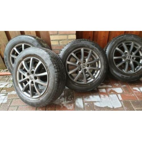 Borbet Velgen Renault grijs zwart banden 195/65-15