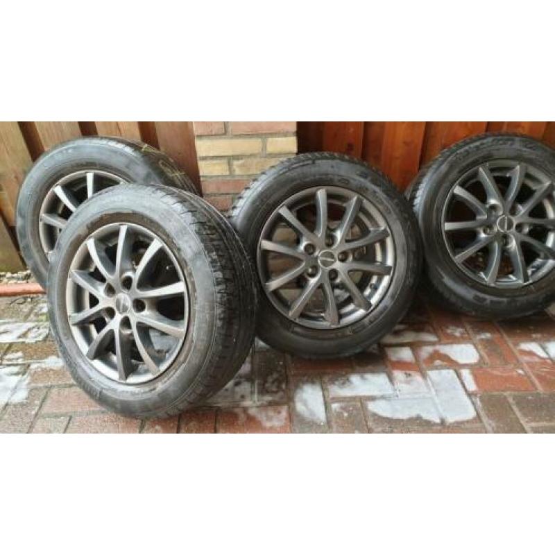 Borbet Velgen Renault grijs zwart banden 195/65-15