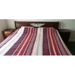 Massief houten bed 180 x 200cm met 2 nachtkastjes