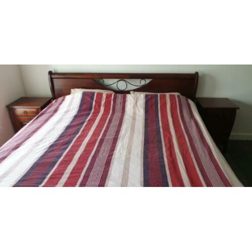 Massief houten bed 180 x 200cm met 2 nachtkastjes