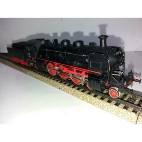 Te koop een mooie marklin 18478 locomotiet met tender