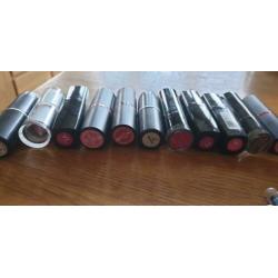 Heel veel make-up....Wie?