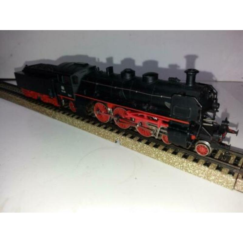 Te koop een mooie marklin 18478 locomotiet met tender