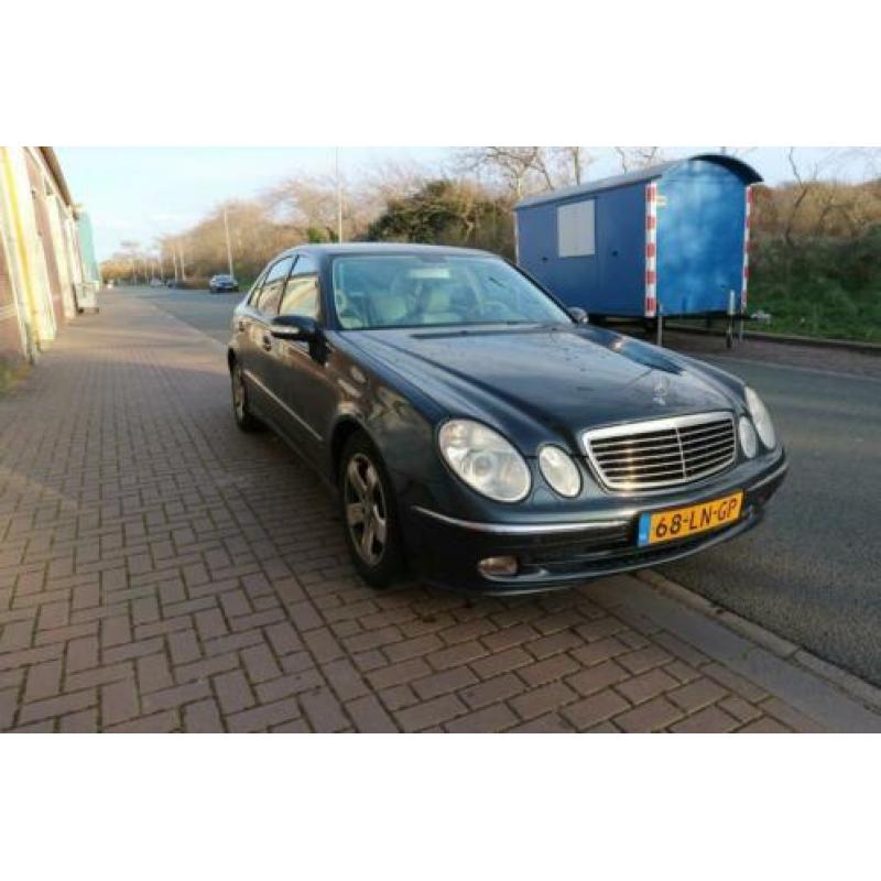 Mercedes E-Klasse 2.6 E240 Sedan AUT 2003 Zwart
