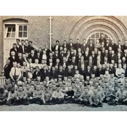 HOENDERLOO "ONZE JONGENS" Stichting Hoenderloo.