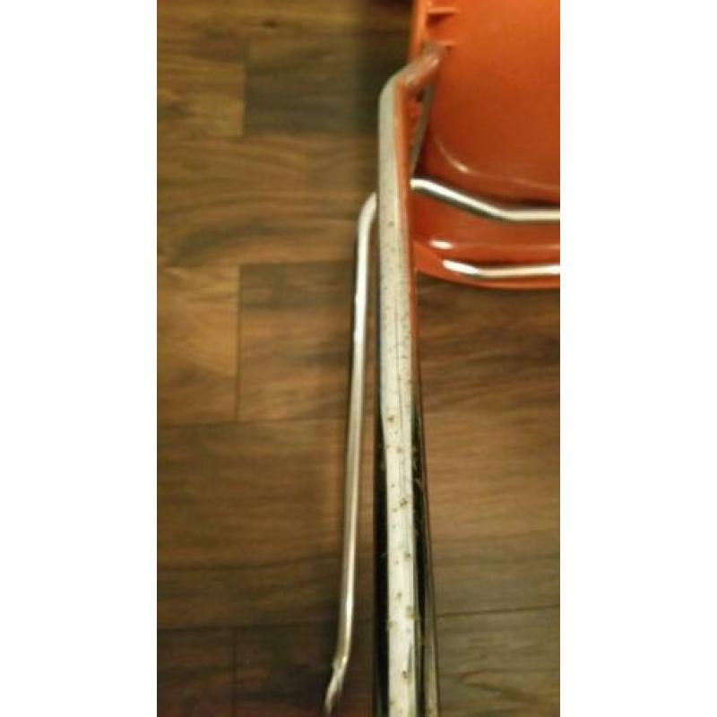 2x retro stoelen €10,- per stuk