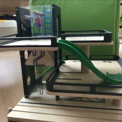 Garage voor houten treinbaan