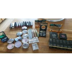 Heel veel make-up....Wie?