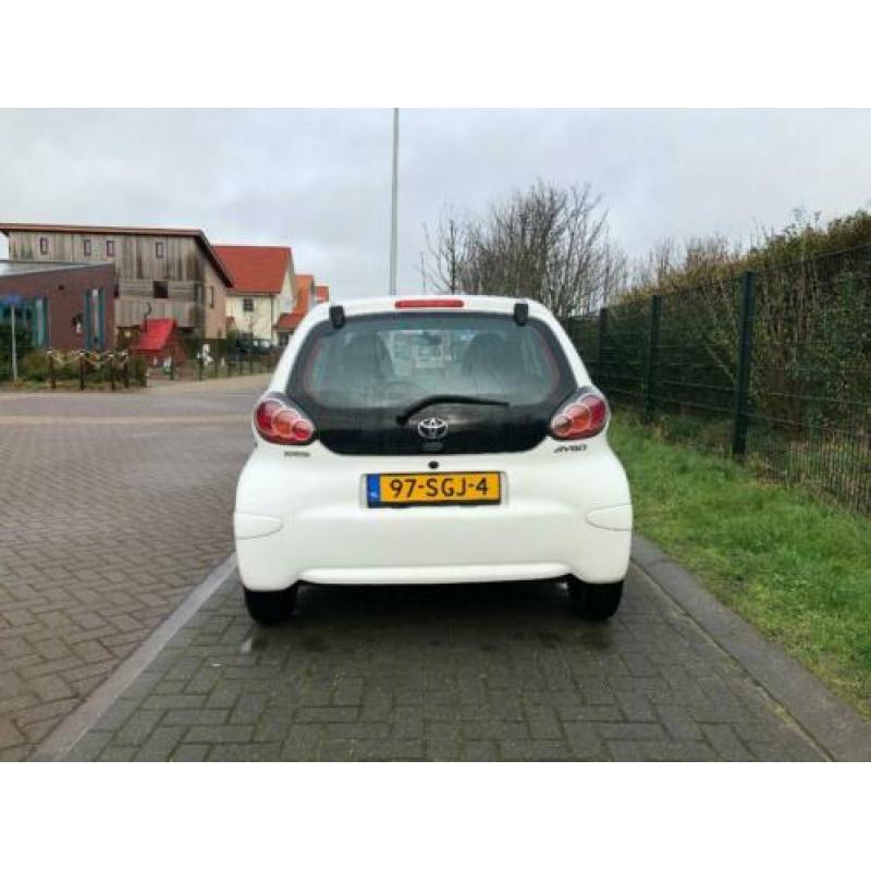Toyota Aygo 1.0 12V Vvt-i 5DRS 2011 Wit Airco/Navigatie