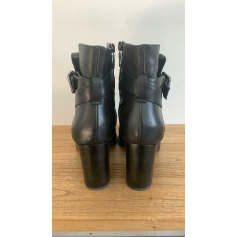 Enkellaarzen van Clarks