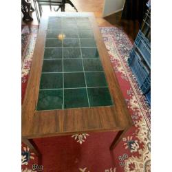 Retro vintage gr salontafel met groene tegels
