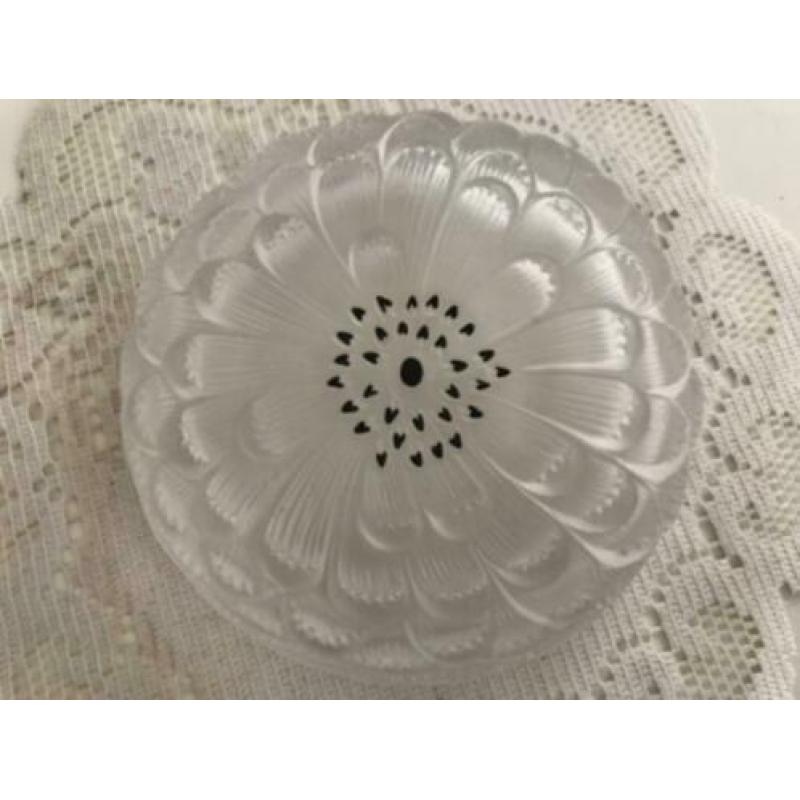 Lalique France 'Dahlia' Pattern Box & Cover , 12 cm diameter