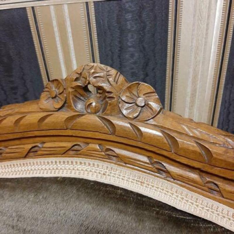 Lodewijk de 14e 4 stoelen 1fauteuil en salontafel