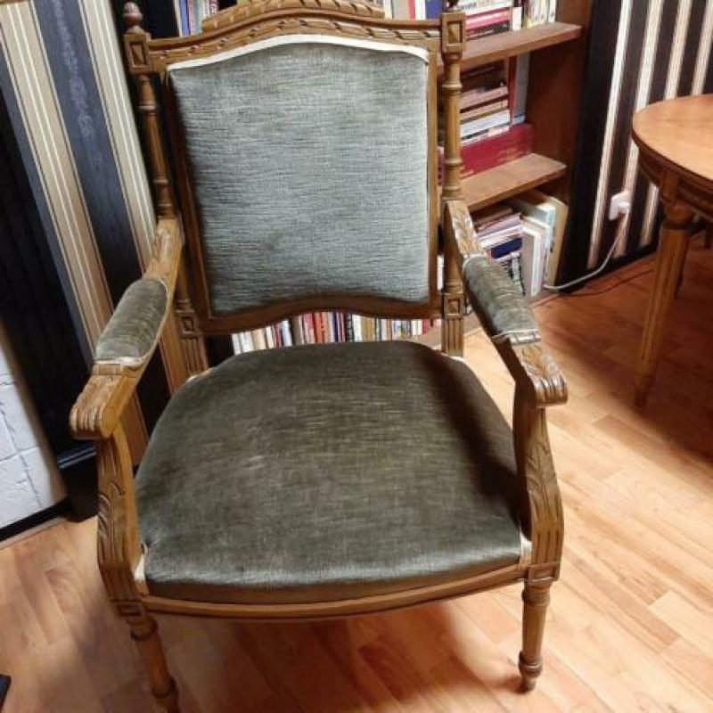 Lodewijk de 14e 4 stoelen 1fauteuil en salontafel