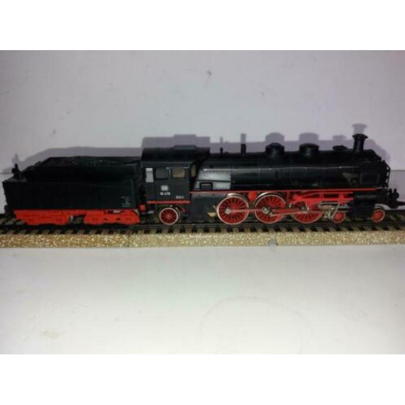 Te koop een mooie marklin 18478 locomotiet met tender
