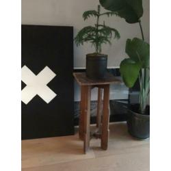 Bijzettafel hoog tafeltje plant kruk