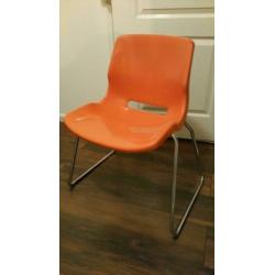 2x retro stoelen €10,- per stuk