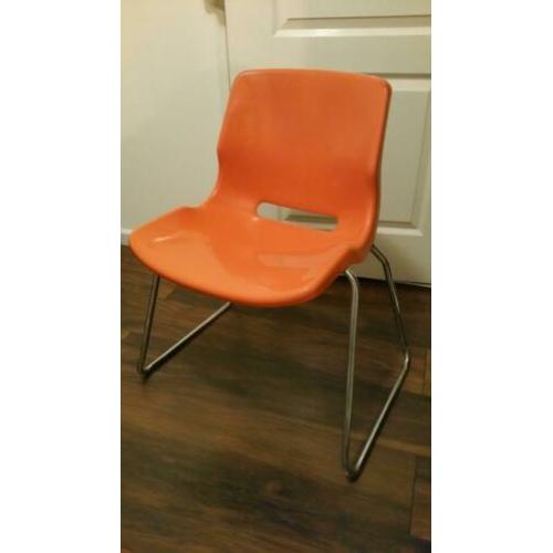2x retro stoelen €10,- per stuk