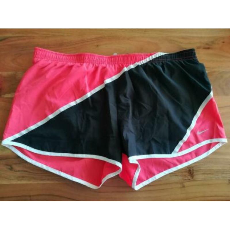 Nike en adidas hardloopbroekje maat L